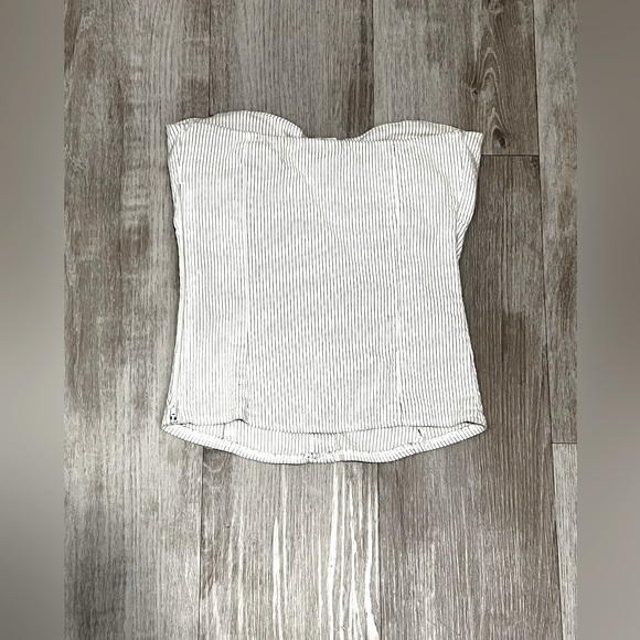 Pinstripe design crop top with buttons down the front - Picture 5 of 8